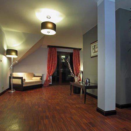 Maranello Villa Отвоцк Екстер'єр фото